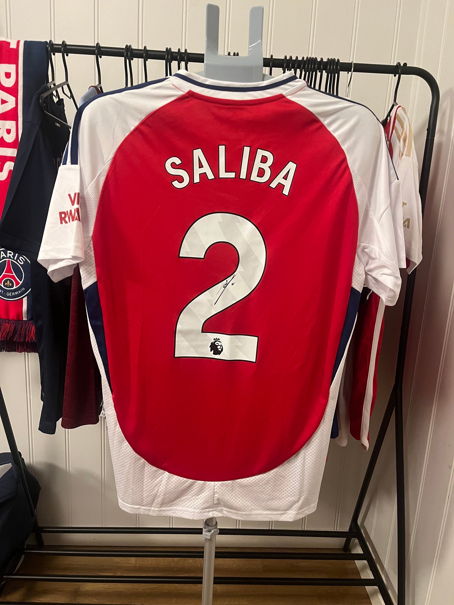 Saliba signert drakt