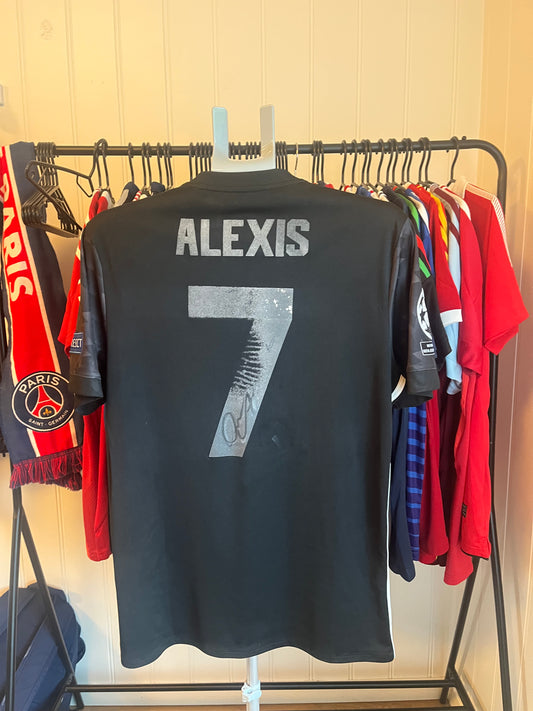 Alexis Sanchez signert drakt
