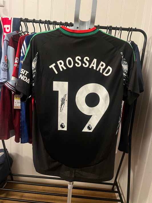 Trossard signert drakt
