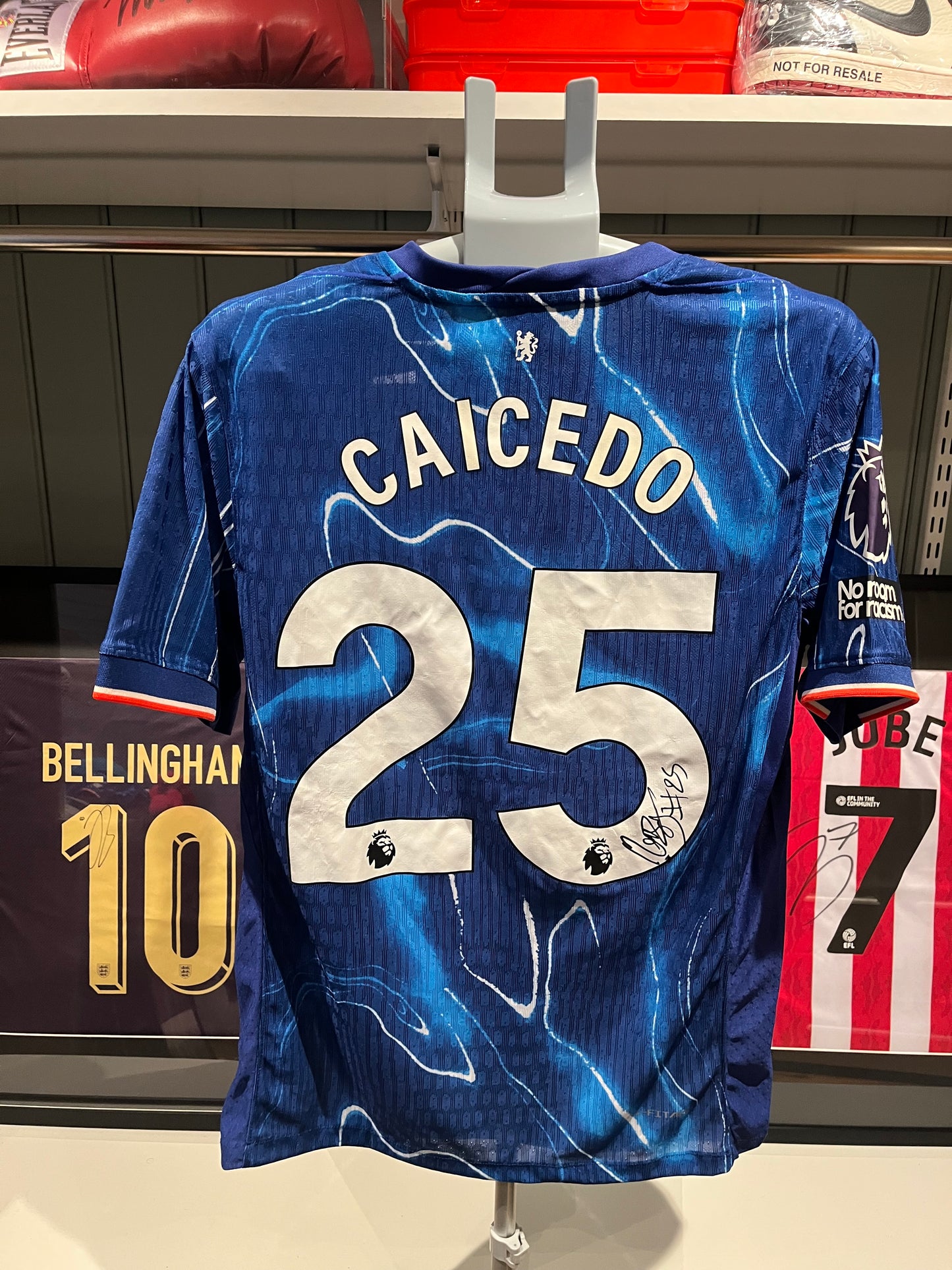 Signert Caicedo drakt