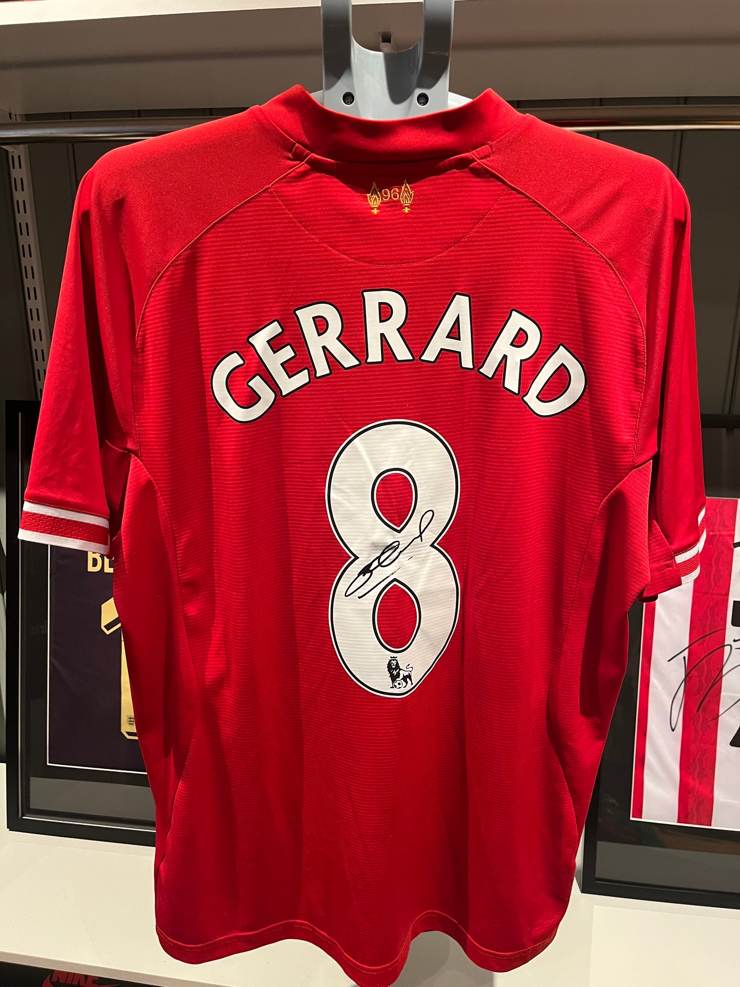 Signert Gerrard drakt