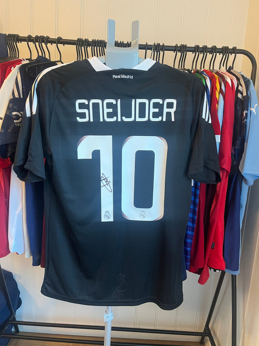 Sneijder signert drakt