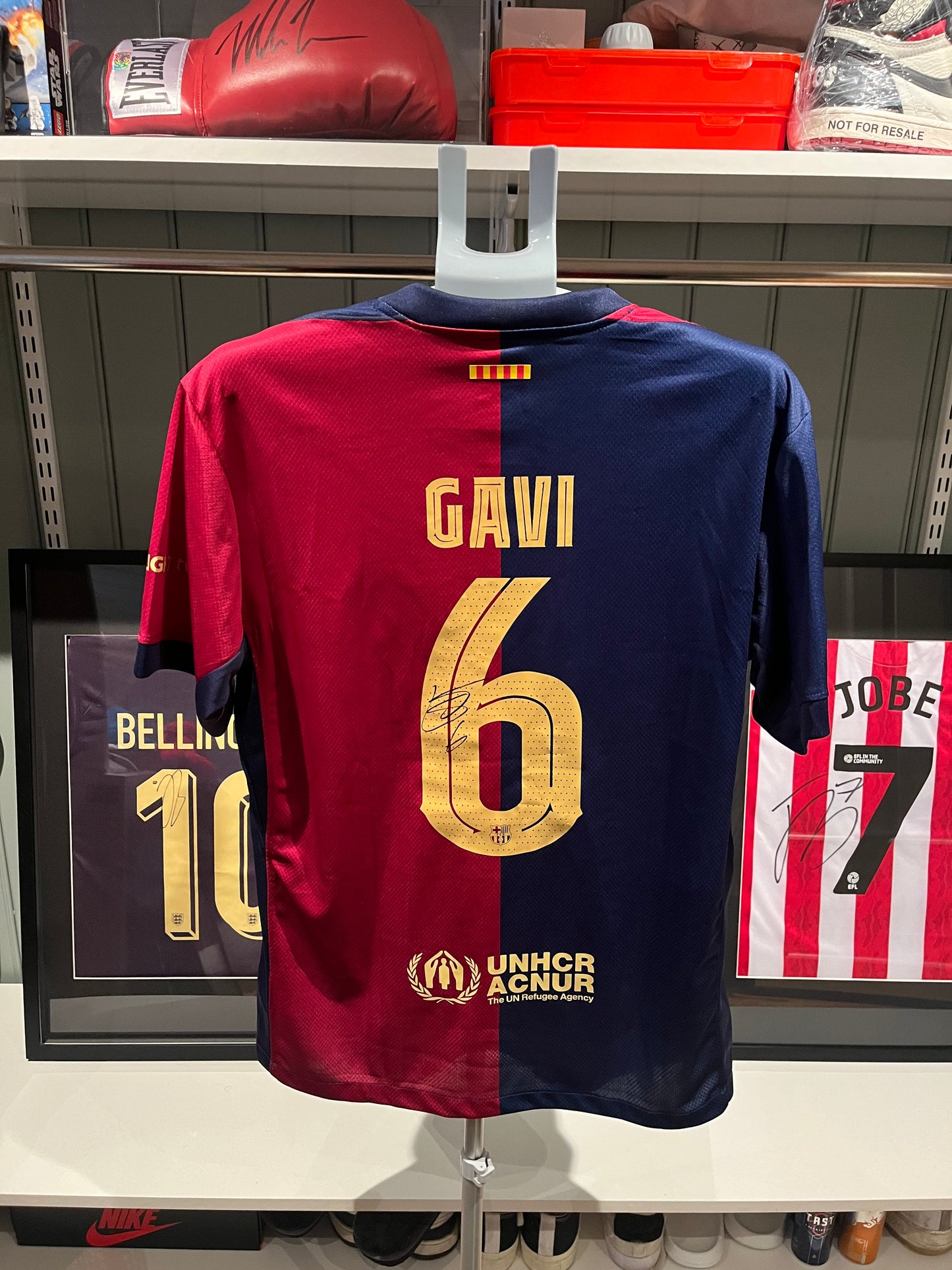 Signert Gavi drakt